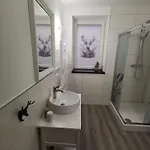 Airbnb, Doppelzimmer, Direkt An Der A2 & A14, 24 Stunden Check-in, Parkplatz, Ruhig 3* Dahlenwarsleben