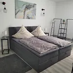 Airbnb, Doppelzimmer, Direkt An Der A2 & A14, 24 Stunden Check-in, Parkplatz, Ruhig 3*