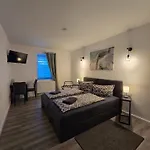 Airbnb, Doppelzimmer, Direkt An Der A2 & A14, 24 Stunden Check-in, Parkplatz, Ruhig Pensjonat