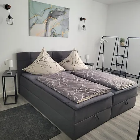 Airbnb, Doppelzimmer, Direkt An Der A2 & A14, 24 Stunden Check-In, Parkplatz, Ruhig 3*