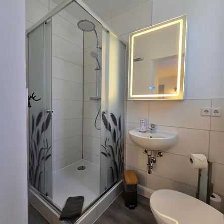 Airbnb, Doppelzimmer, Direkt An Der A2 & A14, 24 Stunden Check-in, Parkplatz, Ruhig 3*