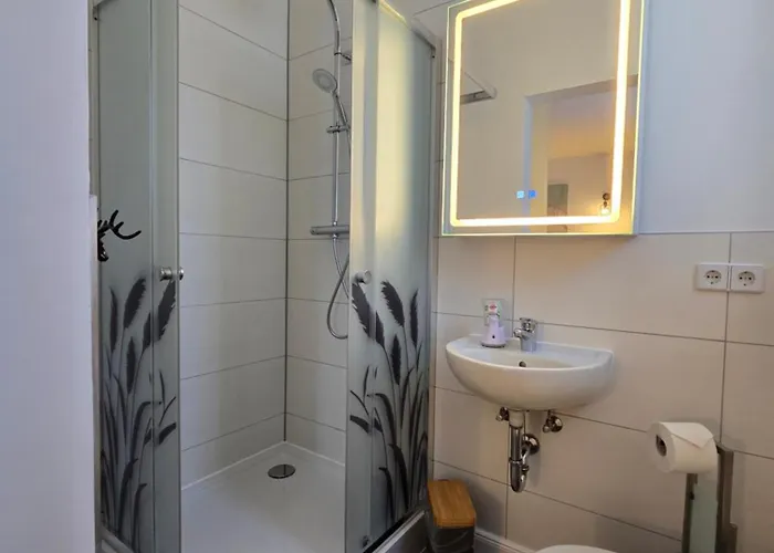 Airbnb, Doppelzimmer, Direkt An Der A2 & A14, 24 Stunden Check-in, Parkplatz, Ruhig 3*